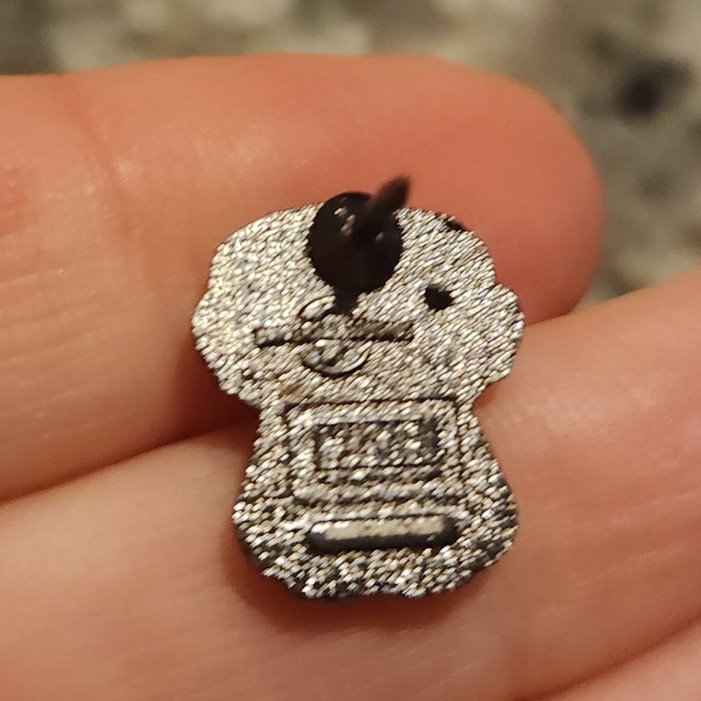 (5 For $30) Disney Pin Universal Studios Marvel Punisher Mini Pin - Picture 3 of 4